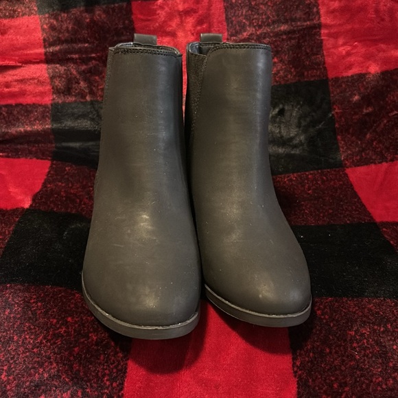 Qupid Women's Repeat | Chelsea Ankle Low Heel Boots, Black Size 7.5 - Picture 2 of 7